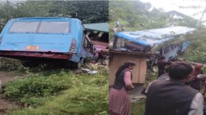 सड़क से 100 फीट नीचे गिरी एचआरटीसी बस; एक यात्री की माैत, 15 घायल।